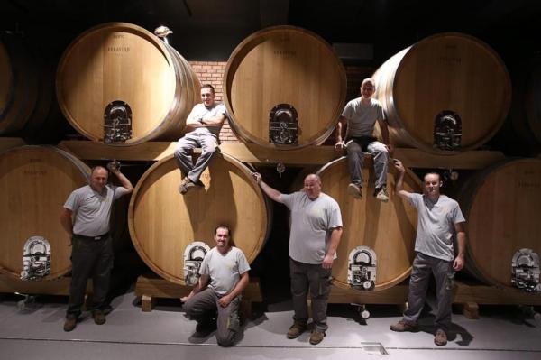 d. DREVENÝ DUBOVÝ SUD  3 000 L - oválny 7